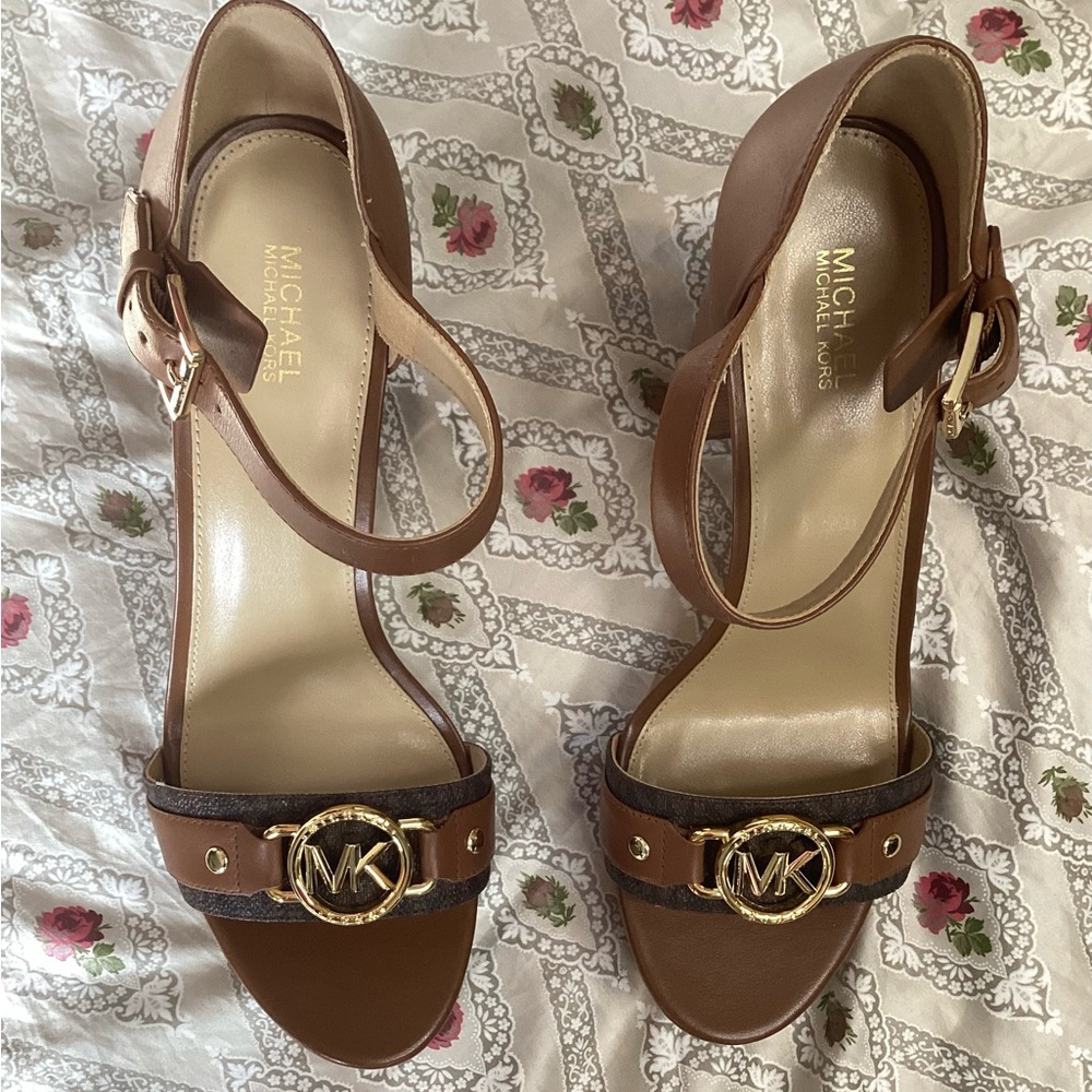 Michael Kors Tan and Black Rory Platform Leather Heels 9.5 *FIRM PRICE* - Picture 2 of 11
